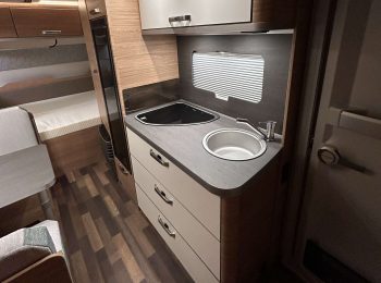 Kuchyň karavan Weinsberg CaraOne 480 QDK Discovery-camper